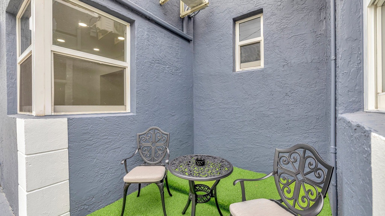 Photo of Patio Balcony in Central Beach