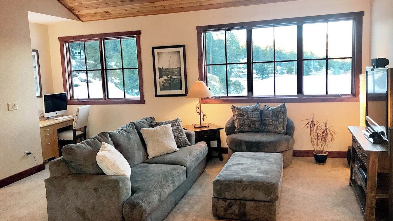 Photo of Livingroom in Green Valley