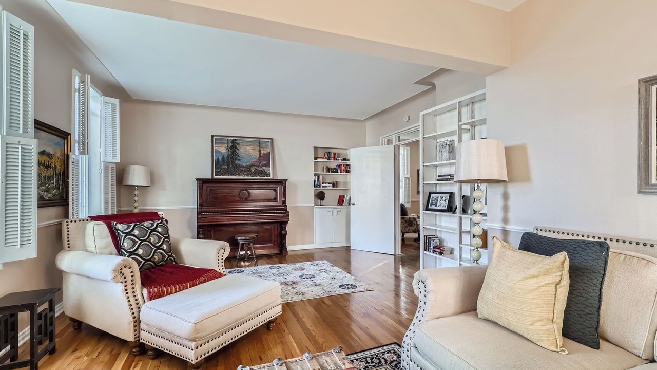 Photo of Livingroom in Ballpark