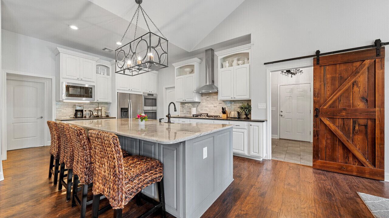 Photo of Kitchen in Lacy-Lakeview