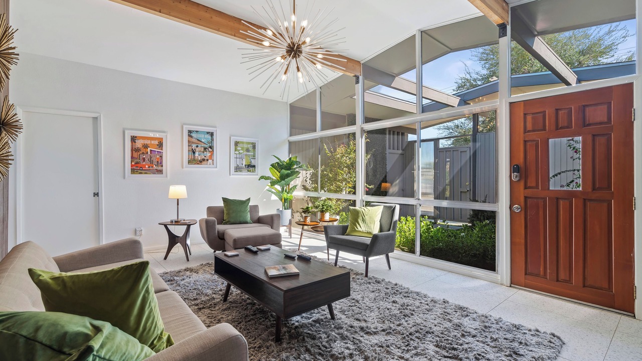 Photo of Livingroom in Palm Desert