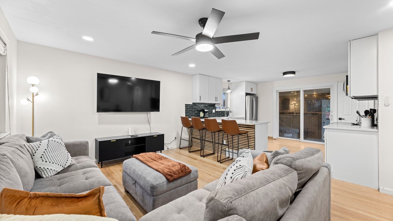 Photo of Livingroom in Arvada Plaza Area