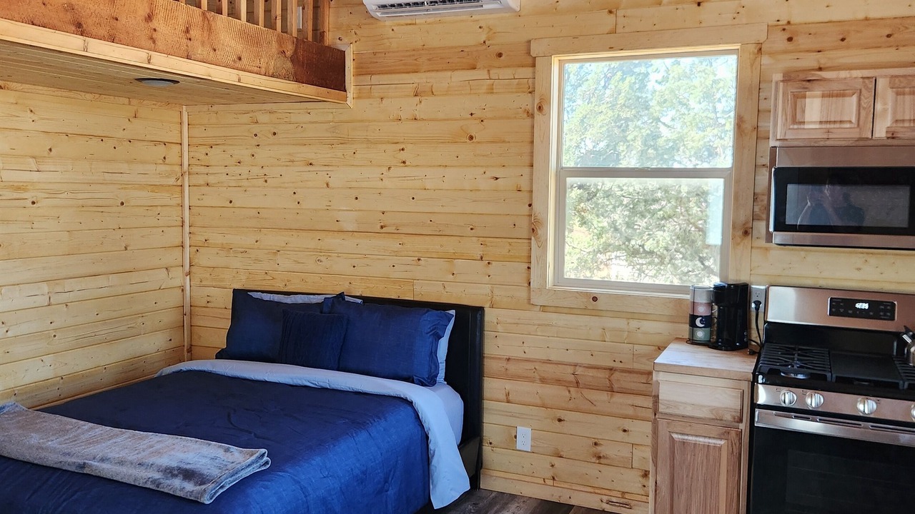 Photo of Bedroom in Hurricane
