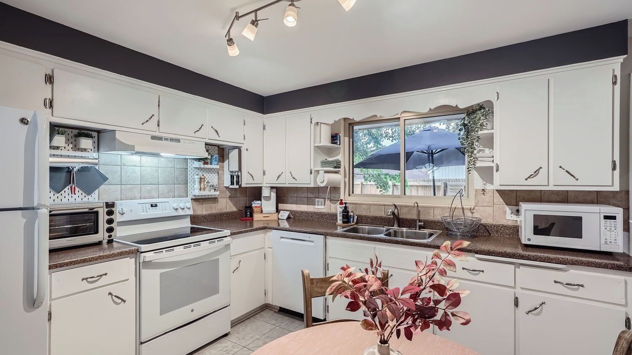 Photo of Kitchen in Arvada Plaza Area