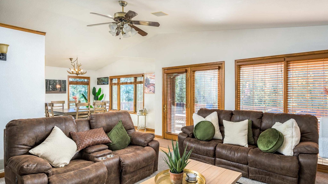 Photo of Livingroom in Evergreen