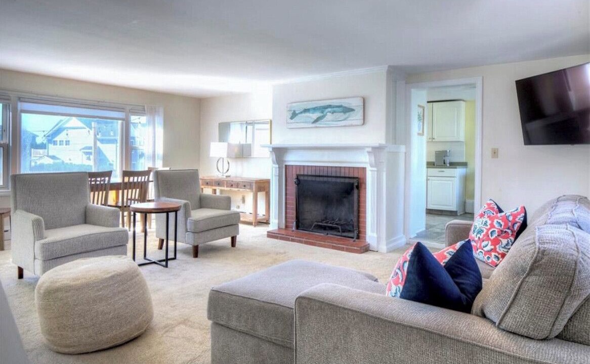 Photo of Livingroom in Easton's Point