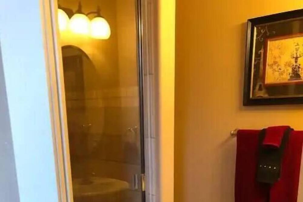 Photo of Bathroom in Golden