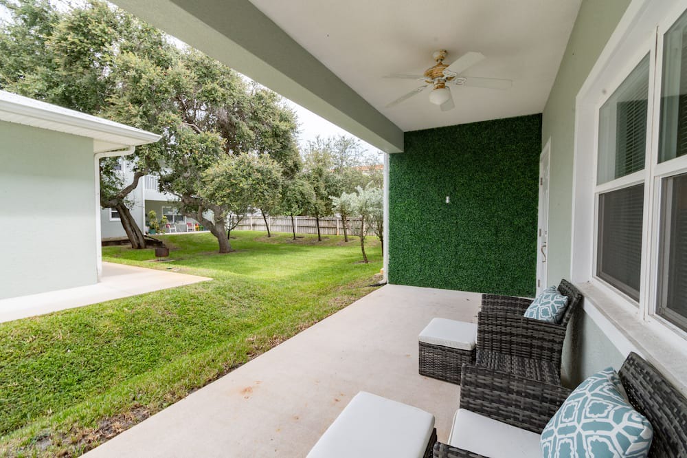 Photo of Patio Balcony in Crescent Beach