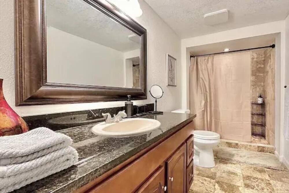 Photo of Bathroom in Alta Vista Area