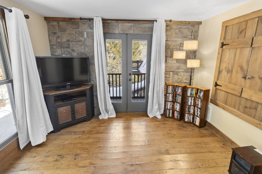 Photo of Livingroom in Wardensville