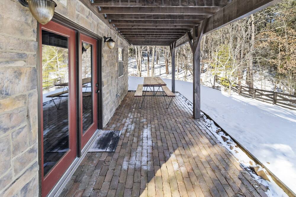 Photo of Patio Balcony in Wardensville