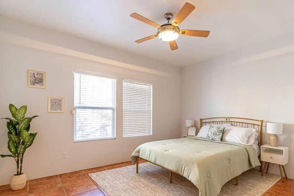 Photo of Bedroom in Raynolds Addition