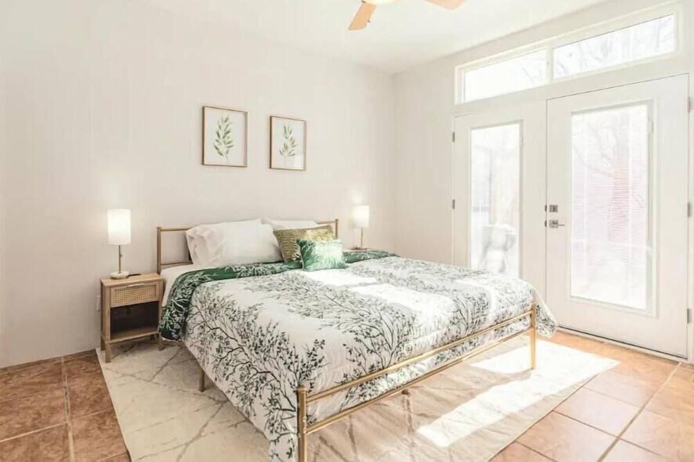 Photo of Bedroom in Raynolds Addition