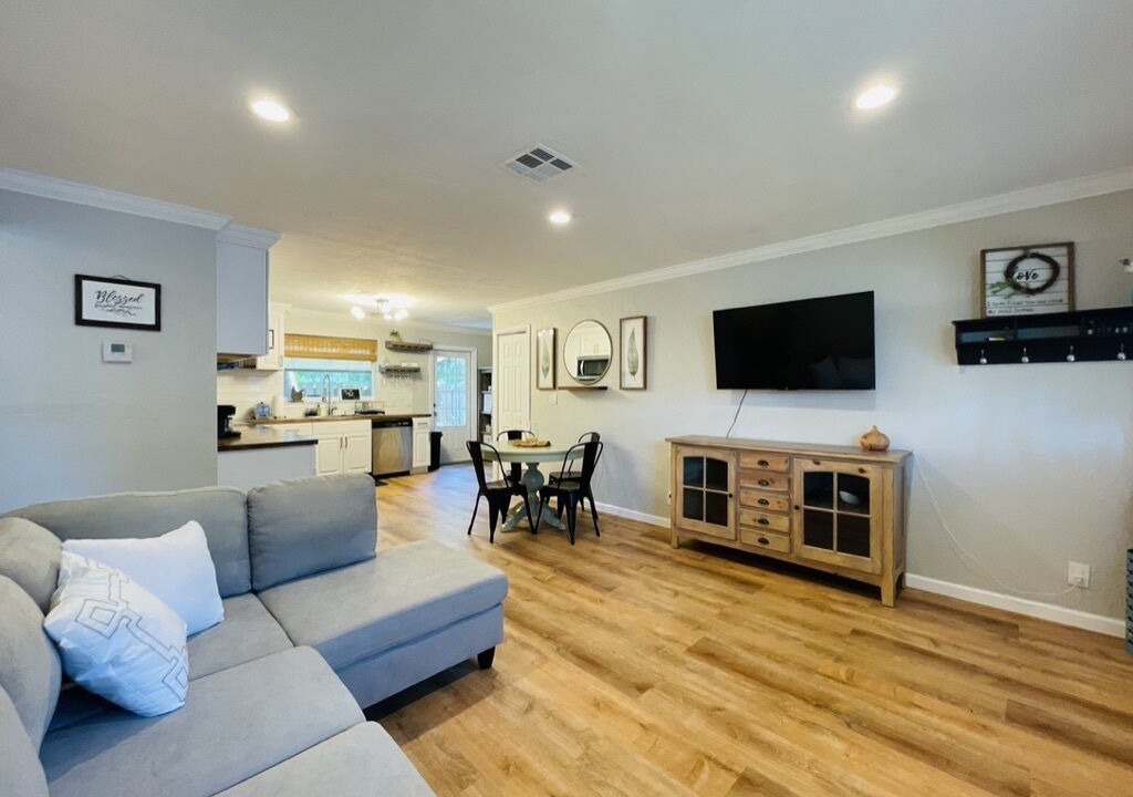 Photo of Livingroom in Sailboat Bend
