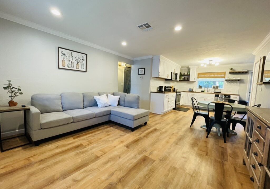 Photo of Livingroom in Sailboat Bend