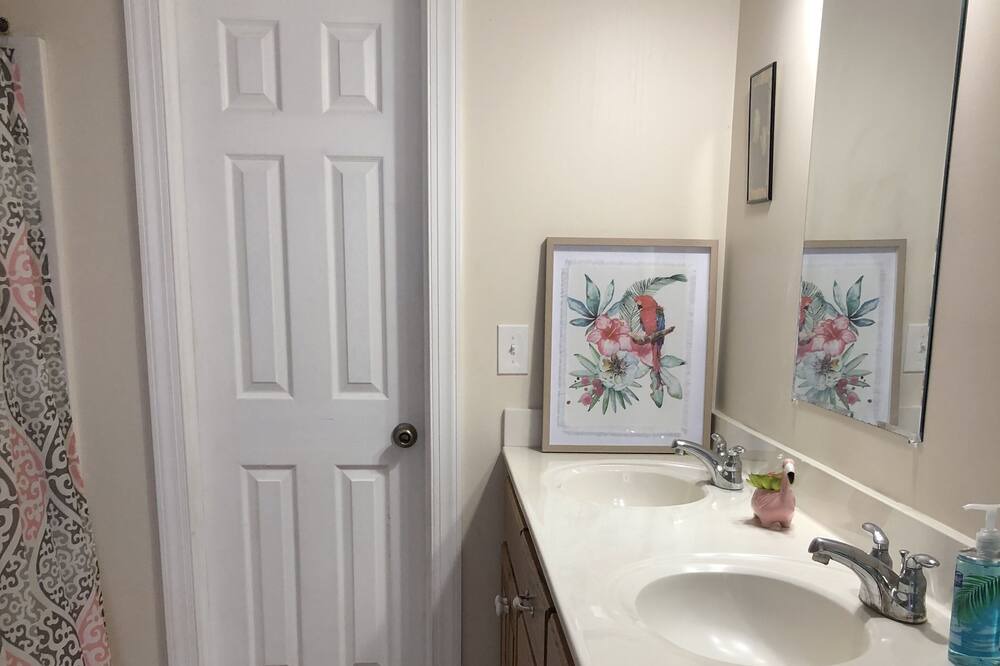 Photo of Bathroom in Achilles