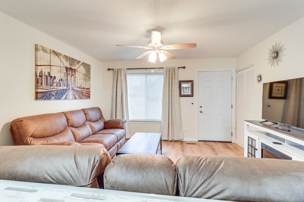 Photo of Livingroom in Reynolds Corners