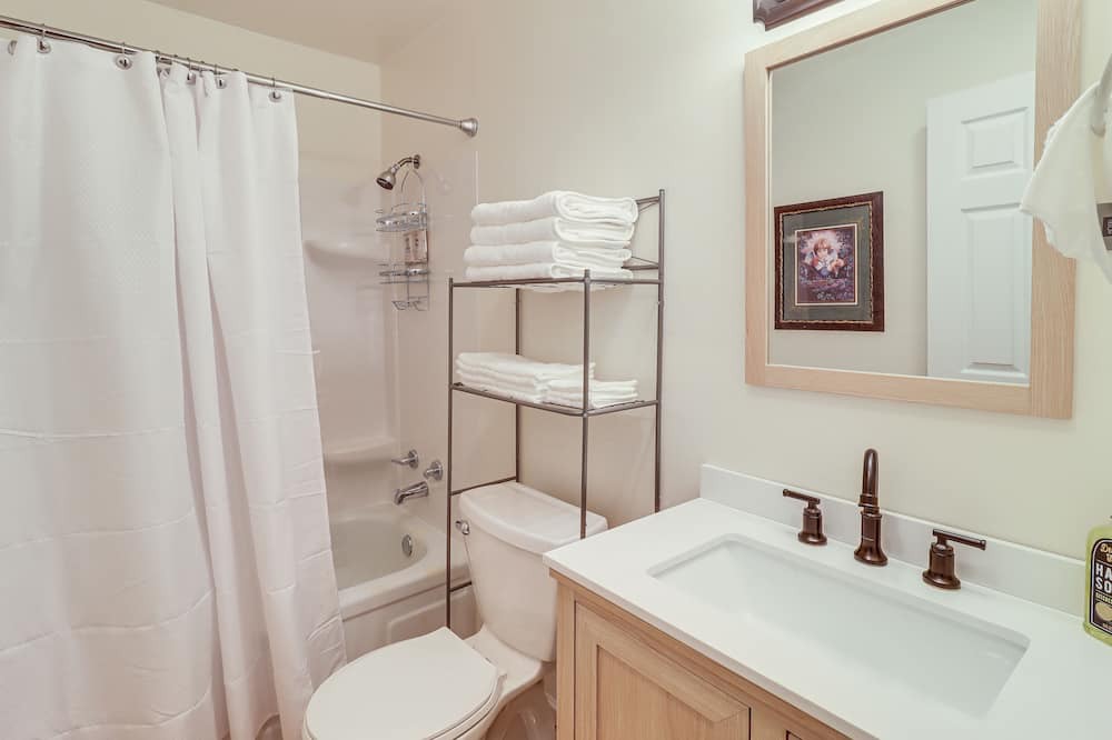 Photo of Bathroom in Reynolds Corners