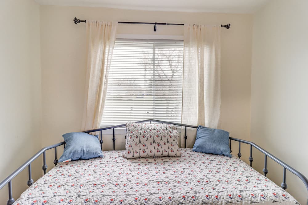 Photo of Bedroom in Reynolds Corners