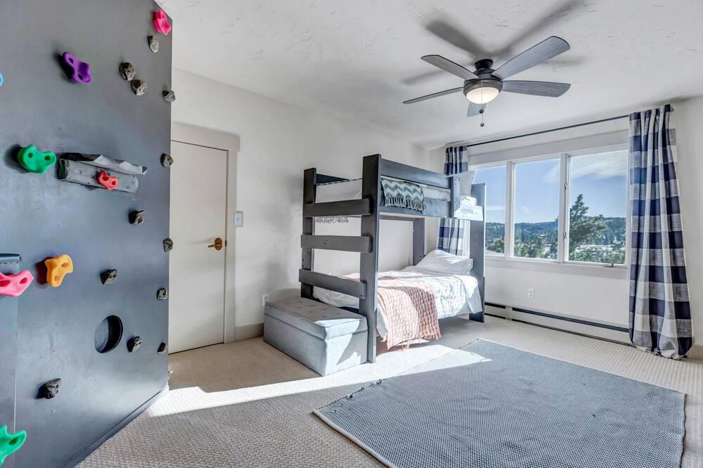 Photo of Bedroom in Mount Vernon