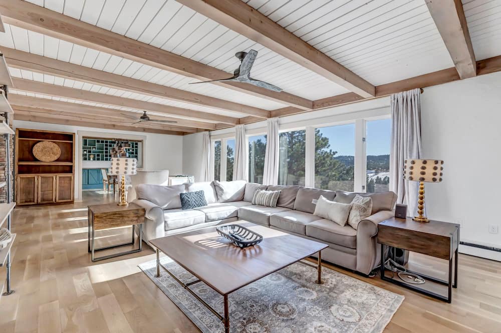 Photo of Livingroom in Mount Vernon