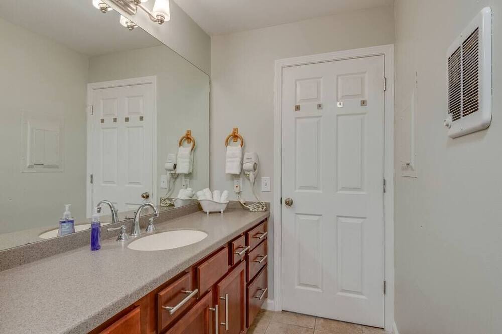 Photo of Bathroom in North Capitol