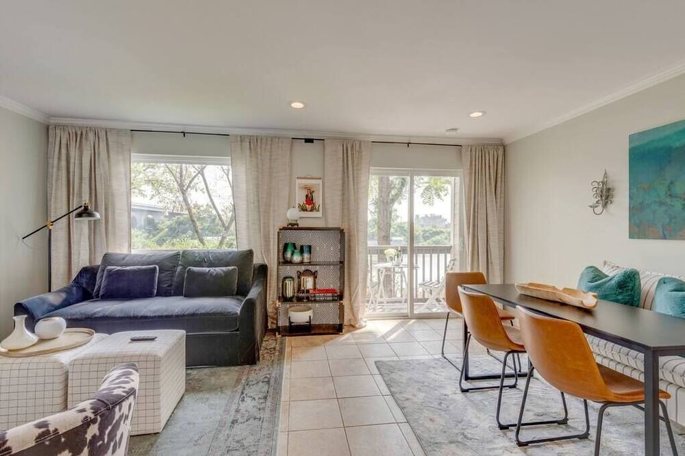 Photo of Livingroom in North Capitol