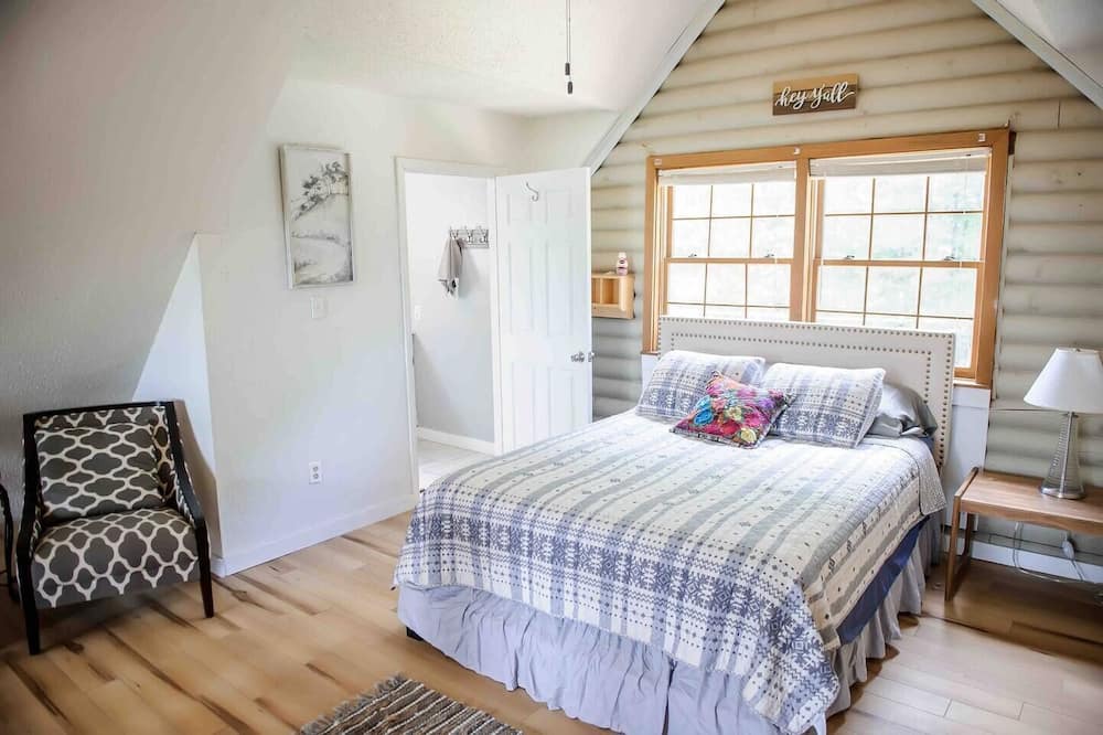 Photo of Bedroom in Helenwood