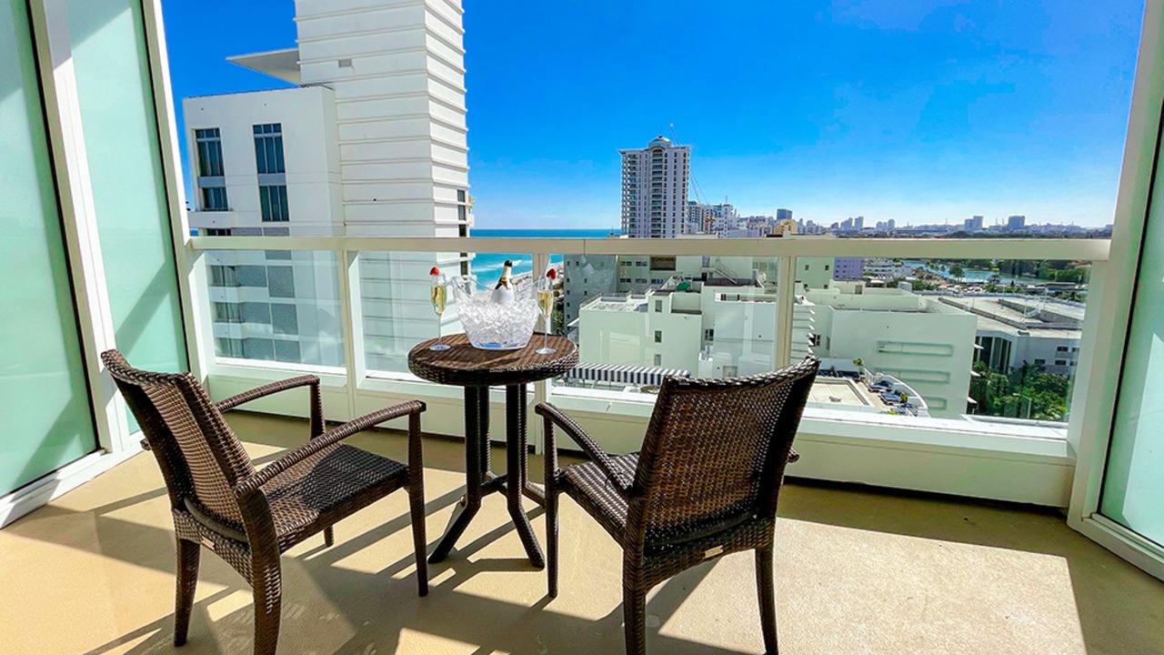 Photo of Patio Balcony in Mid Beach