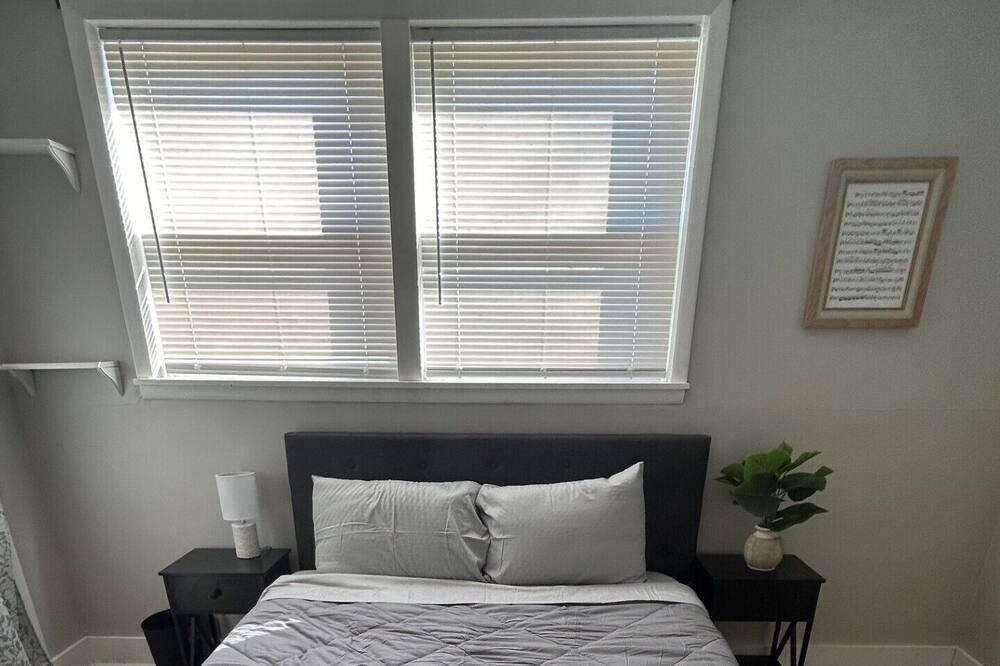 Photo of Bedroom in Charlotte Park