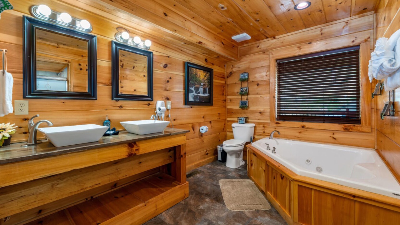 Photo of Bathroom in Gatlinburg - Pigeon Forge