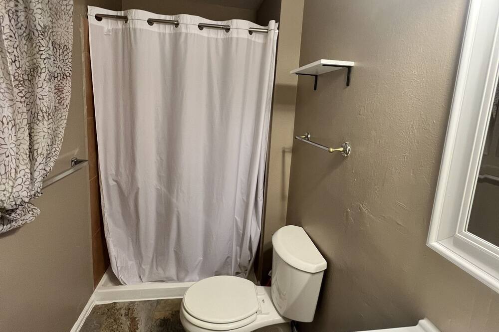 Photo of Bathroom in Lamar Heights Area