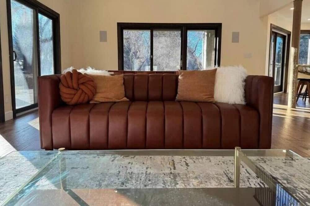 Photo of Livingroom in East Boulder