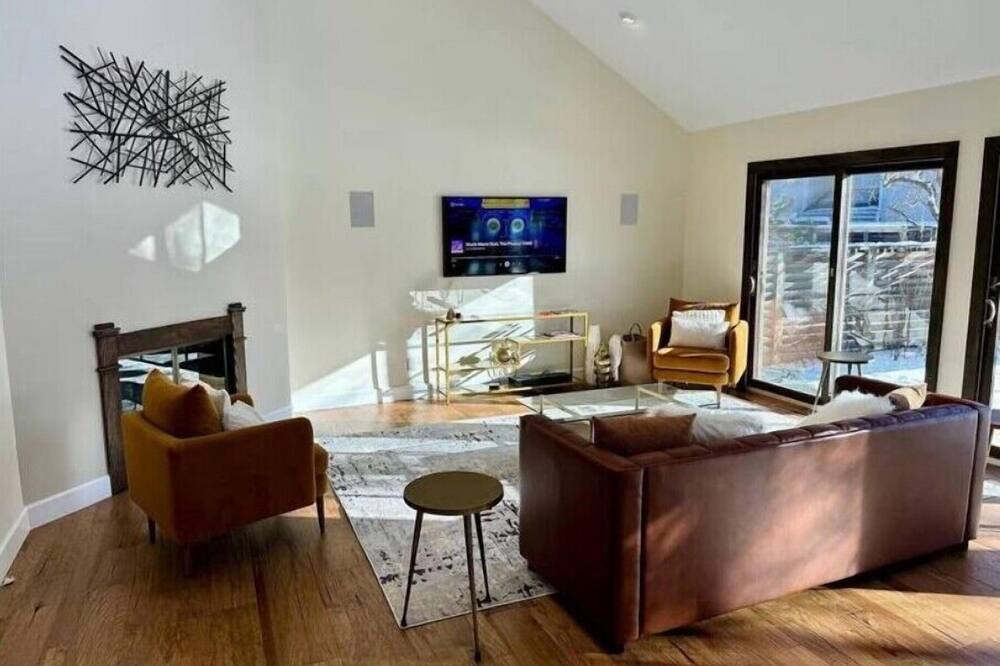 Photo of Livingroom in East Boulder