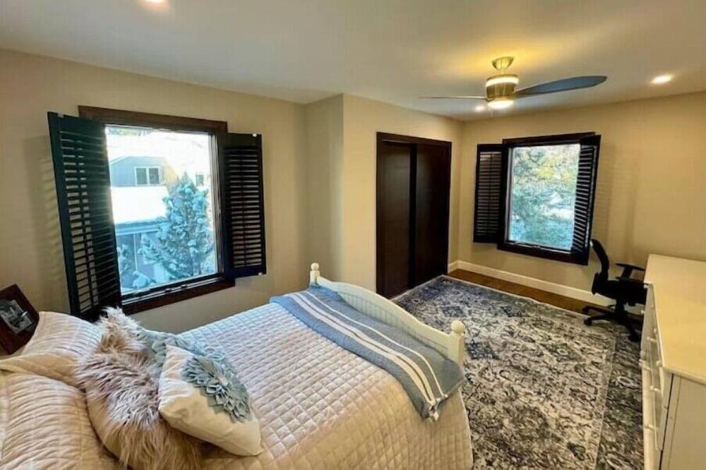 Photo of Bedroom in East Boulder