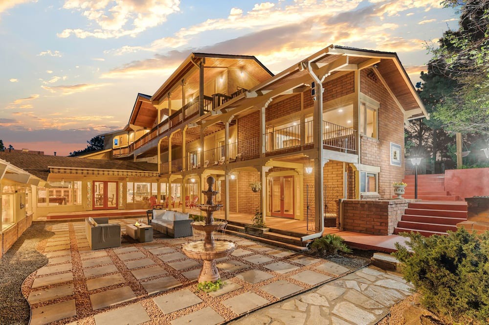 Photo of Outdoor in Golden