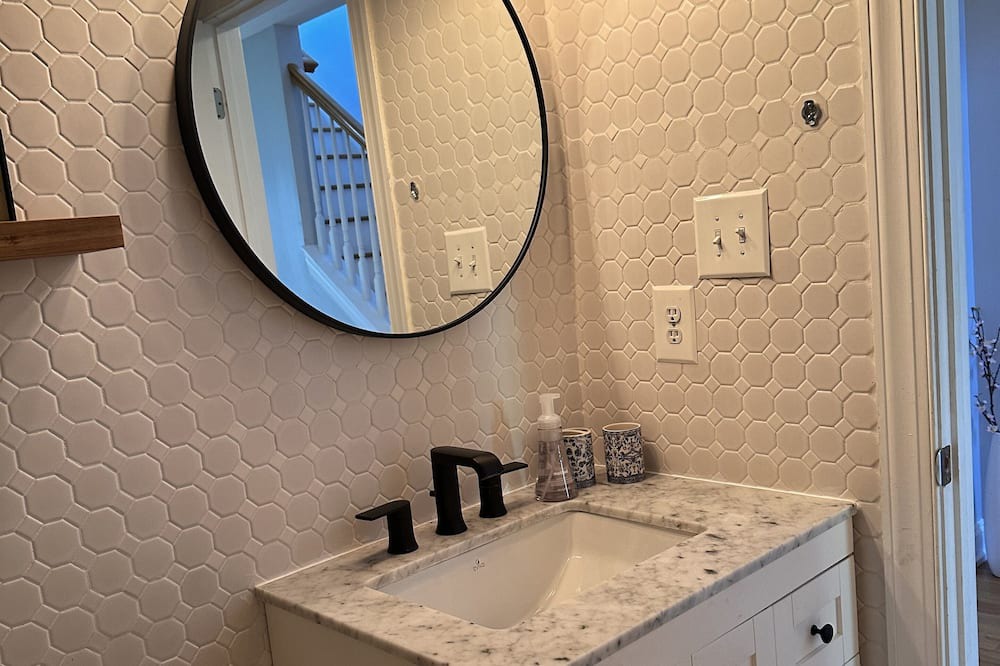 Photo of Bathroom in Graduate Hospital