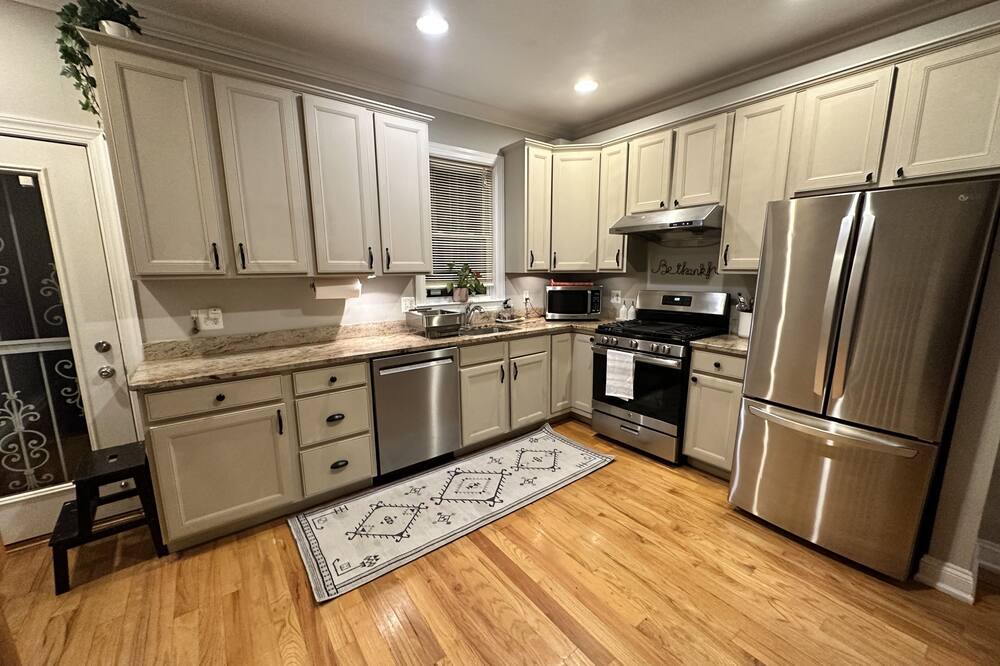 Photo of Kitchen in Graduate Hospital
