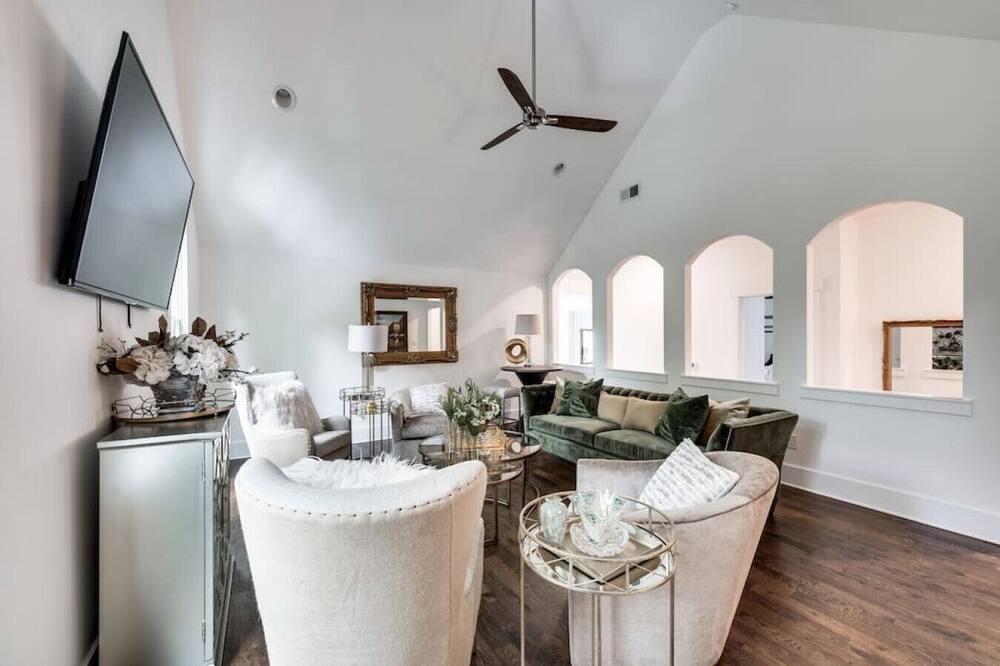 Photo of Livingroom in Green Hills