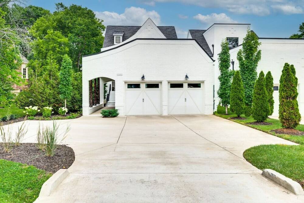 Photo of Outdoor in Green Hills
