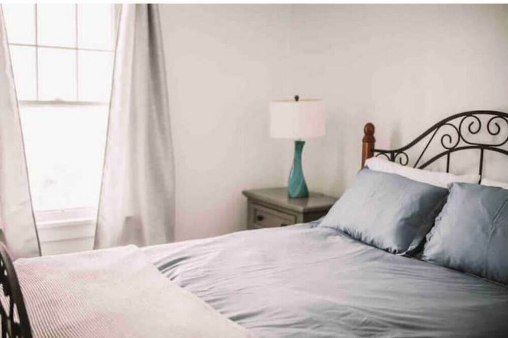 Photo of Bedroom in Elyria