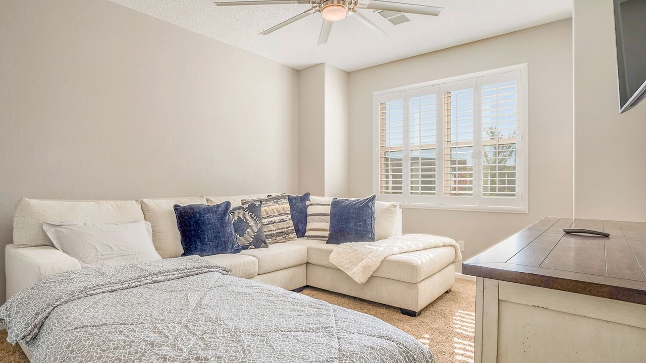 Photo of Livingroom in Paradise Hills Civic