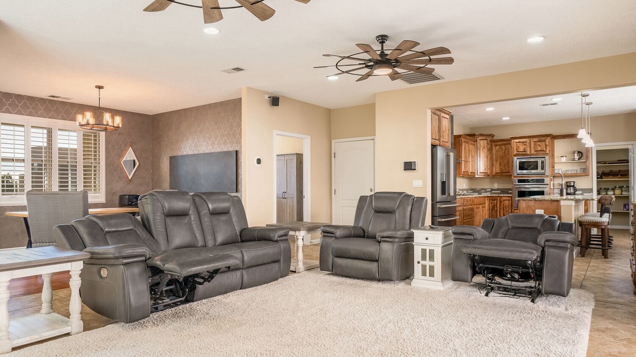 Photo of Livingroom in Paradise Hills Civic