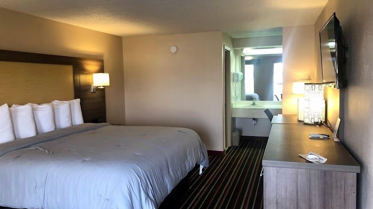 Photo of Bedroom in Gallatin