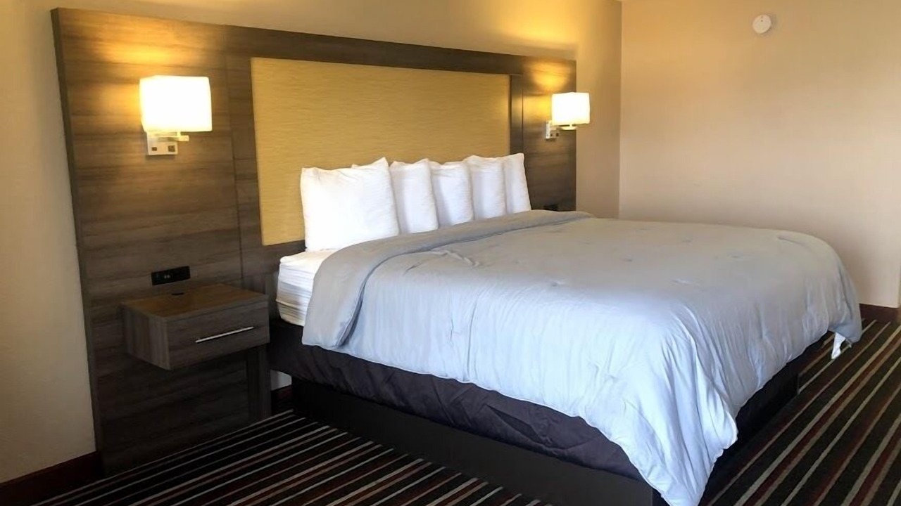 Photo of Bedroom in Gallatin