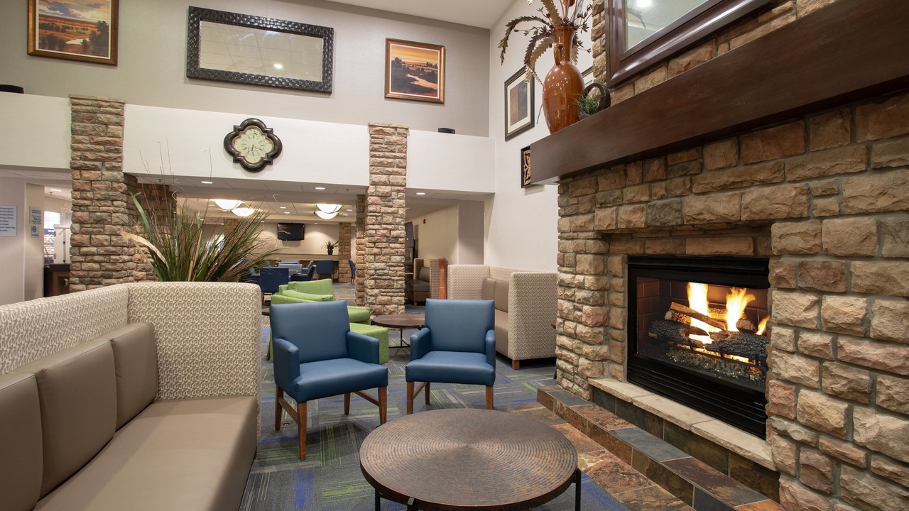 Photo of Livingroom in Ken Caryl