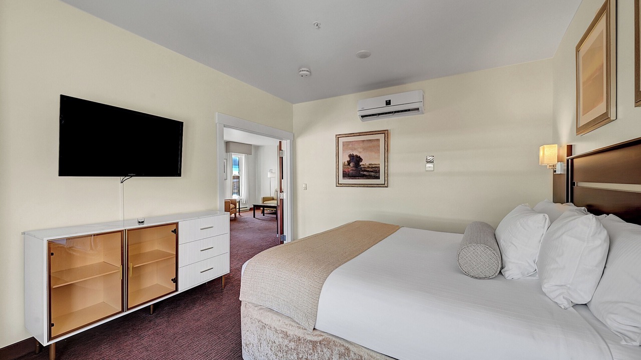 Photo of Bedroom in Central City