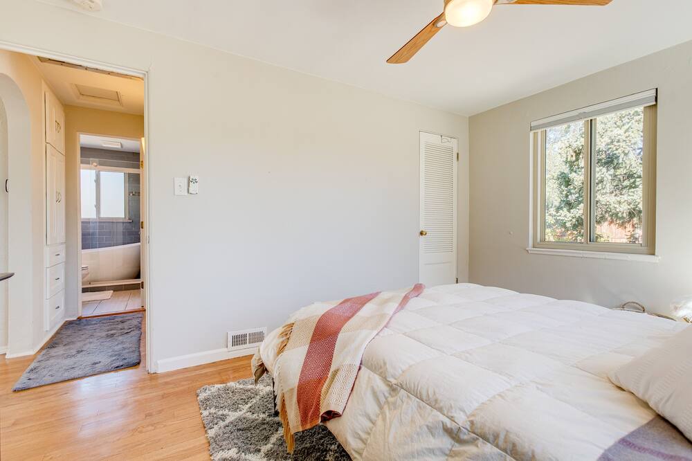 Photo of Bedroom in Edgewater