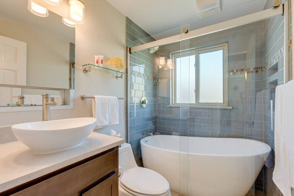 Photo of Bathroom in Edgewater