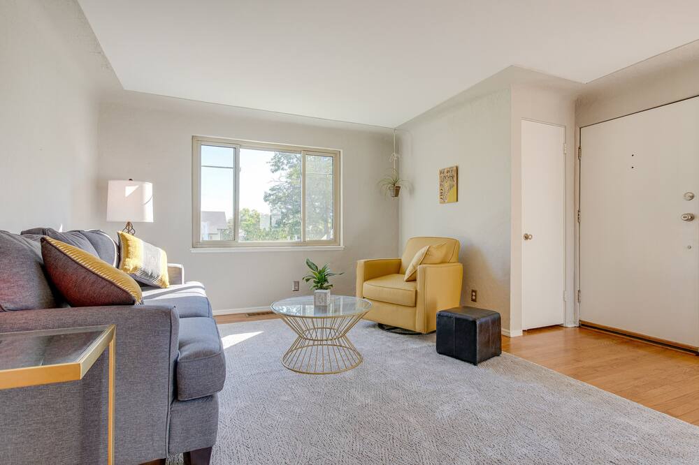 Photo of Livingroom in Edgewater
